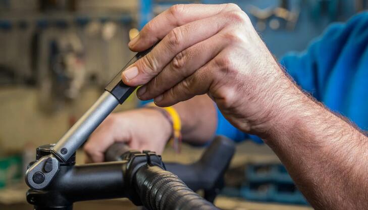 How to Use a Torque Wrench