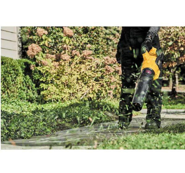 DEWALT DCBL772X1 Brushless Handheld Blower Use 1