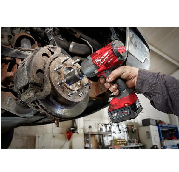 Milwaukee M18 FUEL 2767-22 Impact Wrench Use